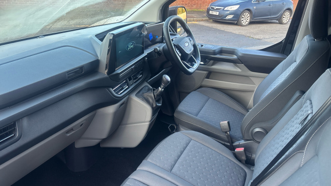Ford Transit Custom 320 L1 Diesel Fwd 2.0 EcoBlue 150ps H1 Double Cab Van Limited - Image 13